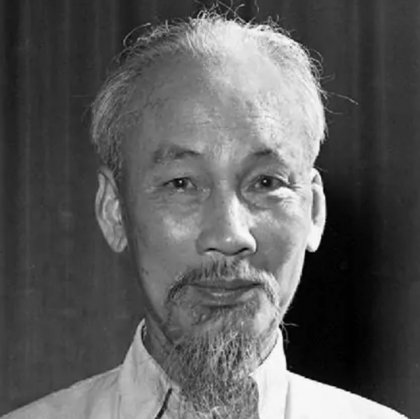 1950年胡志明到我國搬救兵，毛主席問他要多少兵，胡：我只要陳賡