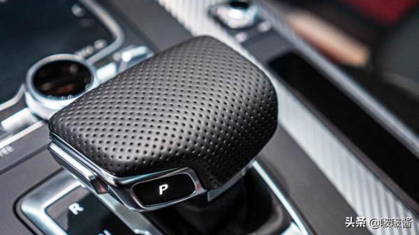 奧迪Q5L改裝運動方向盤,前方驚豔無限 奧迪Q5L改裝運動方向盤,前方驚豔無限