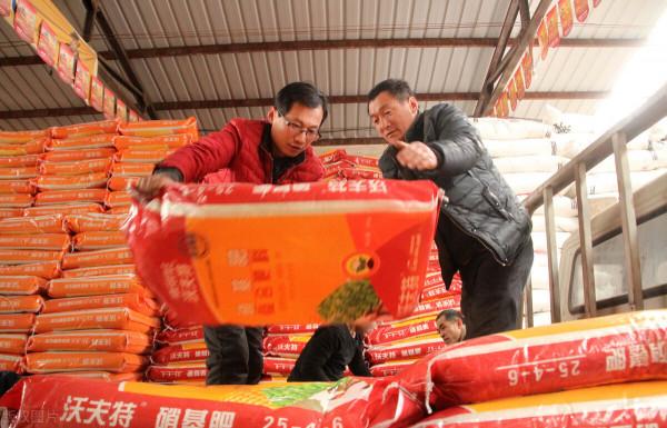 農服來了，中小農資企業生存空間被進一步擠壓，逃不出代工廠命運