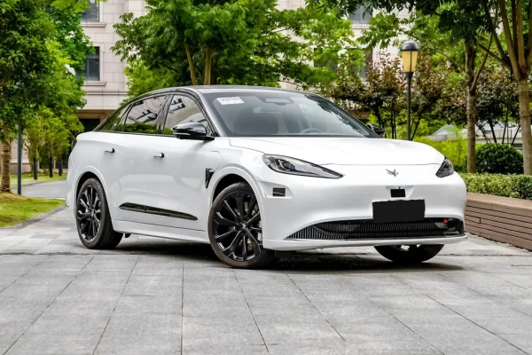 國產電車:極狐阿爾法S,續航可達708公里,顏值與實力並存 國產電車:極狐阿爾法S,續航可達708公里,顏值與實力並存