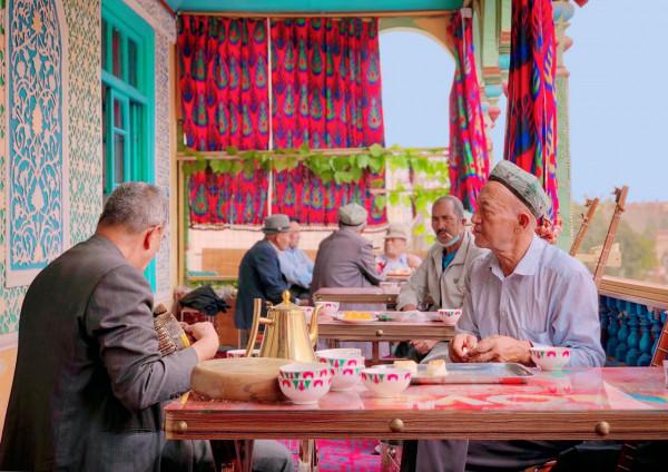 慵懶的喀什，當地人中午才起床，半夜街上很多俊男靚女