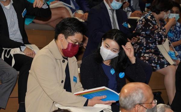 郭晶晶活成80後驕傲,穿小香風外套配連衣裙,簡單低調卻難掩高階 郭晶晶活成80後驕傲,穿小香風外套配連衣裙,簡單低調卻難掩高階