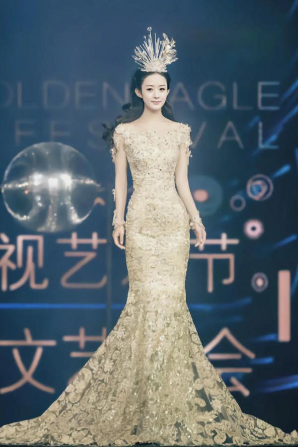 領獎臺上趙麗穎照片