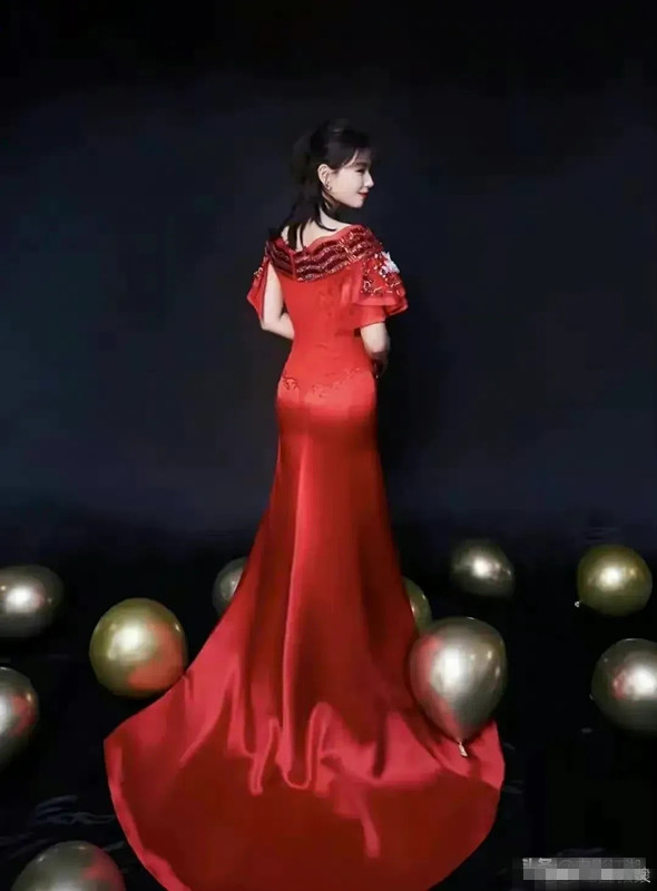 央視春晚劉濤和湖南衛視春晚高圓圓 同穿紅色禮服誰更驚豔 央視春晚劉濤和湖南衛視春晚高圓圓 同穿紅色禮服誰更驚豔