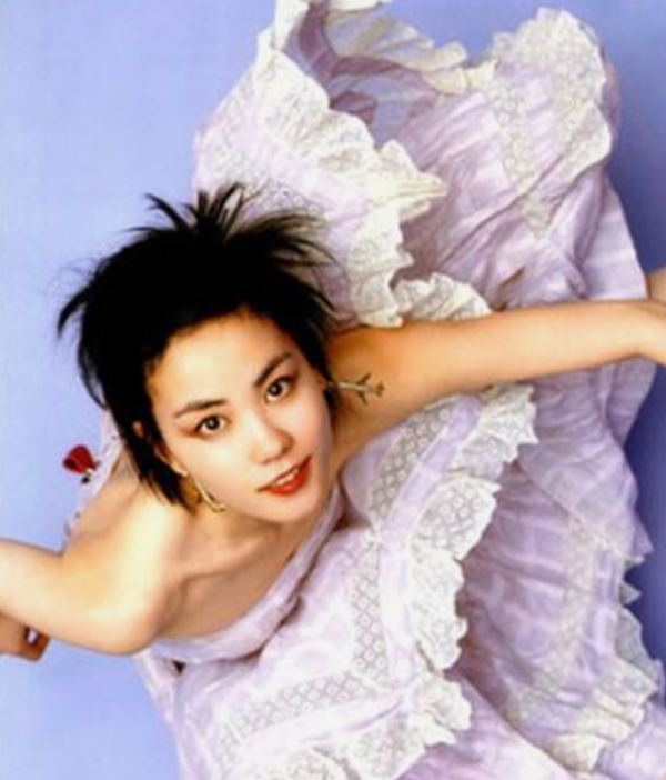 王菲:年輕時候的天后造型百異,真的很拽很瀟灑哈哈哈 王菲:年輕時候的天后造型百異,真的很拽很瀟灑哈哈哈