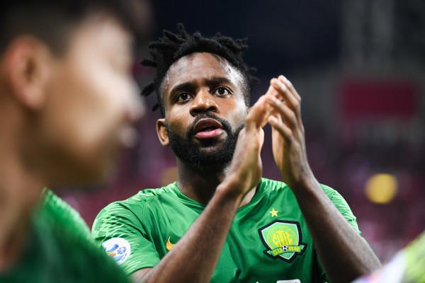 記者：巴坎布與國安解約時放棄了3個月工資