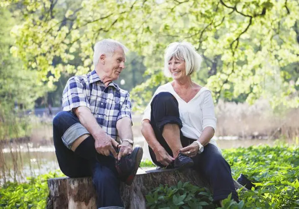 老年人注意！公園裡常見的這4種鍛鍊，對身體有害，儘早遠離