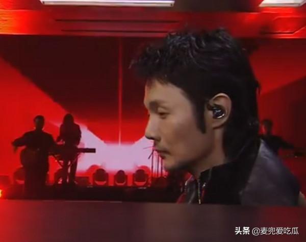雙11晚會引熱議？張雨綺假唱，易烊千璽造型成熟，李榮浩像流浪漢