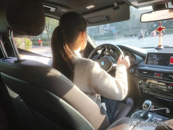 後天一早,我就要送父親回老家的農村了 後天一早,我就要送父親回老家的農村了