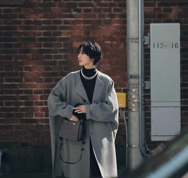 再普通的單品，遇上珍珠項鍊也會變得優雅，有內涵的女人都愛戴