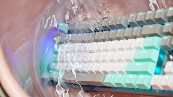 雷柏V530防水背光遊戲機械鍵盤簡評：多配色，好效能