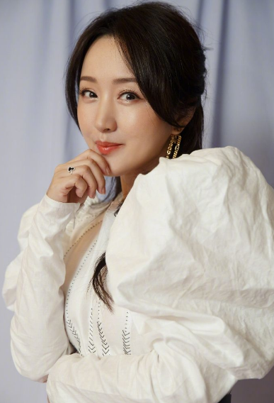 楊鈺瑩：從小失去父親，兩段感情，賴文峰傷她至深，51歲不婚不孕