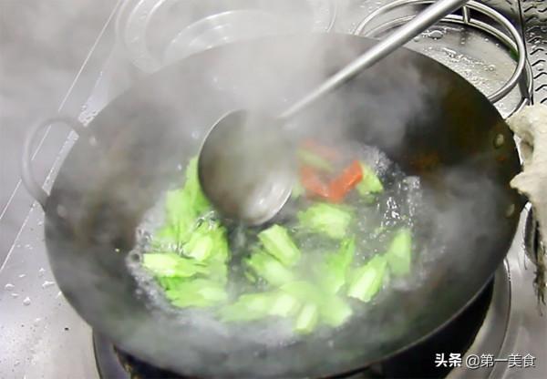 廚師長分享家常菜“苦瓜肉片”,講解苦瓜不苦小技巧,先收藏了 廚師長分享家常菜“苦瓜肉片”,講解苦瓜不苦小技巧,先收藏了