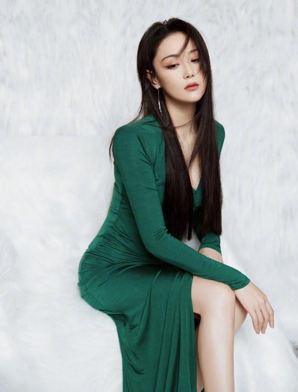 還是長髮有“女人味”,張馨予一頭長髮配長裙,真有女神的樣子 還是長髮有“女人味”,張馨予一頭長髮配長裙,真有女神的樣子