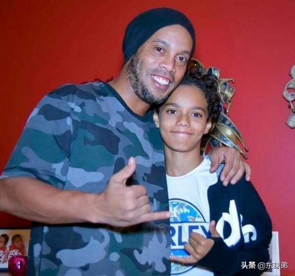 淪為囚犯，為何大巴黎還願意花大價錢請小羅當嘉賓？三因素成關鍵