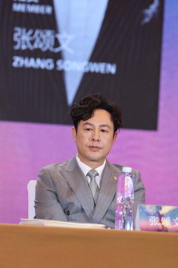 鞏俐在評委見面會坐C位,穿休閒裝氣場不減,陳坤戴眼鏡反差好大 鞏俐在評委見面會坐C位,穿休閒裝氣場不減,陳坤戴眼鏡反差好大