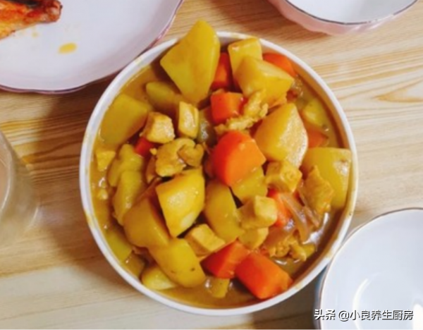 這菜我家經常吃，做法特別簡單，營養又開胃，招待客人有面子