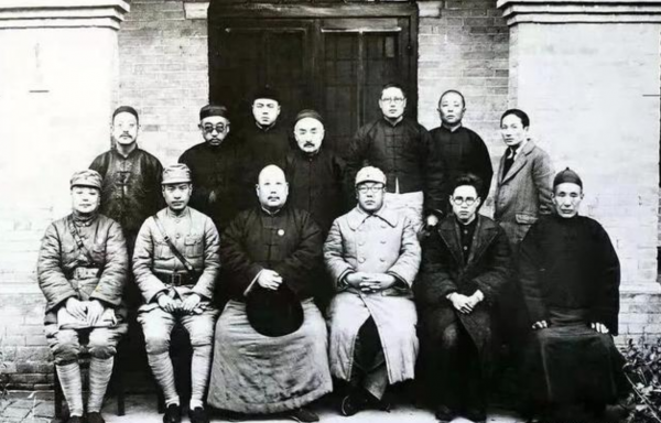 馬鴻逵晚年有多慘？被老蔣清算，帶3老婆逃美國，生活卻雞飛狗跳