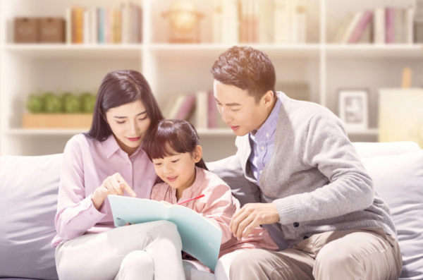 “我不上班誰掙錢養你”？父母無意的話，可能會傷了孩子的心