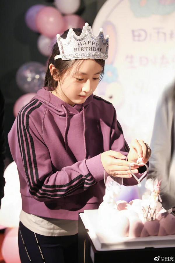 爸爸去哪兒八年過去了，幾位女娃變化大有人也進入了尷尬期