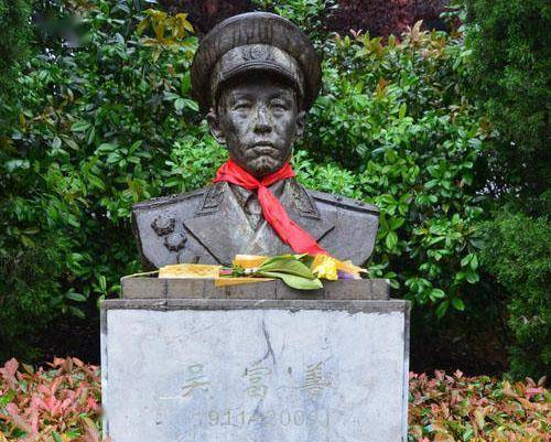 抗戰時，我國中將騎馬闖入日軍陣地，日軍為什麼排隊給他敬禮？