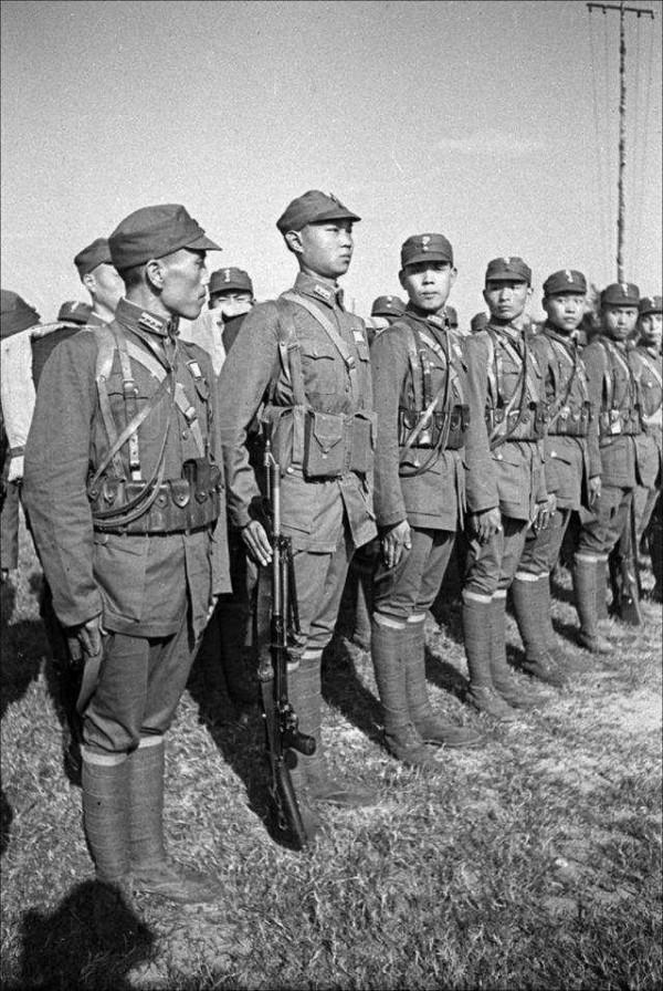 1946年,一國軍少將拿槍威脅地下黨員:幫我傳份情報給葉劍英 1946年,一國軍少將拿槍威脅地下黨員:幫我傳份情報給葉劍英