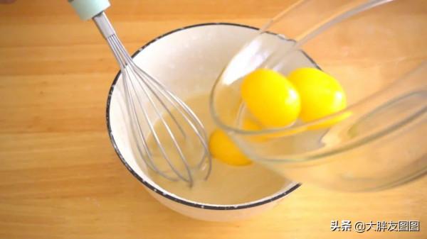 揭秘！紙杯蛋糕不開裂不塌陷的方法，軟撲撲，超級鬆軟