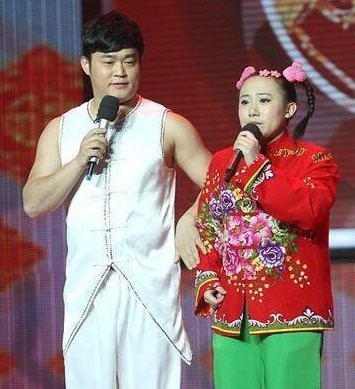 丫蛋：17歲被趙本山一眼相中，兩任老公都是同門師兄很尷尬