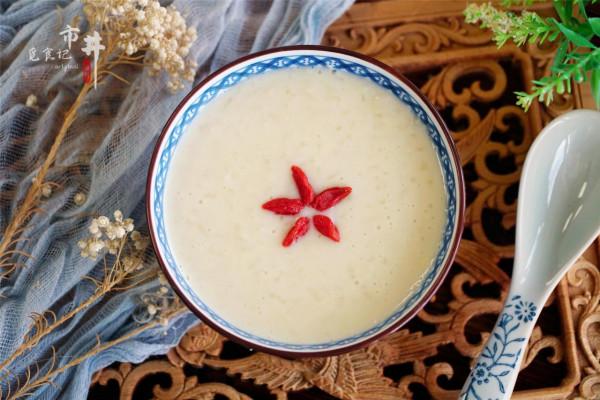 秋天，聰明女人常喝的“美齡粥”，營養足還養人，氣色滿滿入秋