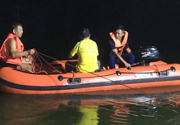 四川男子釣魚誤觸高壓電,意外身亡!為什麼總有人在高壓電下釣魚 四川男子釣魚誤觸高壓電,意外身亡!為什麼總有人在高壓電下釣魚