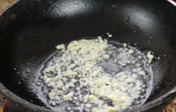 2個西紅柿，1個蘿蔔，教你好吃做法，筷子一攪，營養下飯又解饞