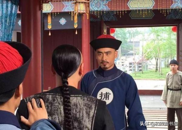 民間故事：深夜公狼攔住大夫，大夫無奈跟它去山洞，結果救了自己