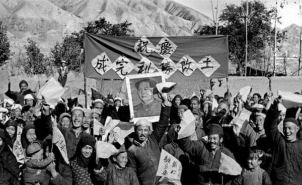 1950年，在一地主家搜出一張欠條，落款是朱德，朱德：讓他來北京