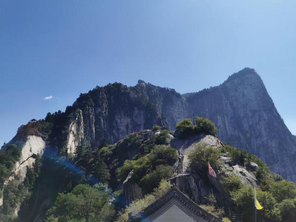 仙掌崖在華 山東 峰 仙掌崖在華 山東 峰