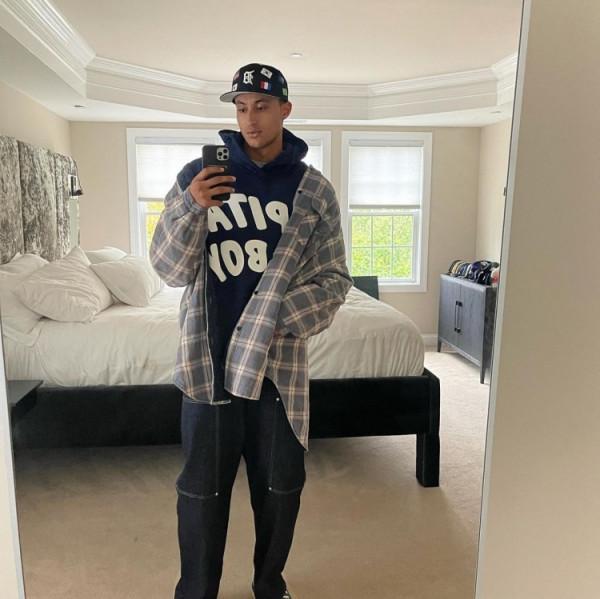 芭比粉褲子！庫茲馬更新社媒曬出近期個人照