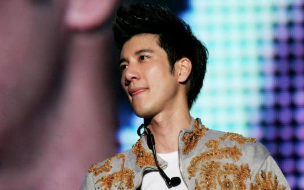 王力宏人設崩塌，導致雲南女大學生無辜受害，“我論文白寫了”