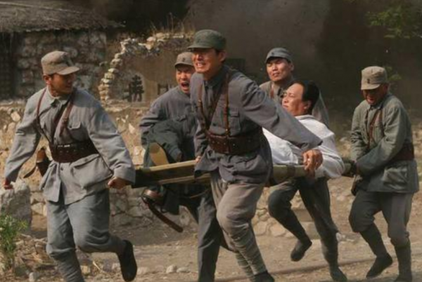 1948年毛主席遭精準轟炸,隨後司務長身首異處,一封電報揪出真兇 1948年毛主席遭精準轟炸,隨後司務長身首異處,一封電報揪出真兇