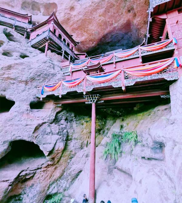 &OpenCurlyDoubleQuote;廟堅強&rdquo;！靠一根柱子支撐875年的甘露巖寺，還被日本模仿過