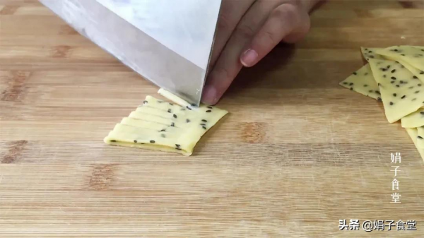 北方特色炸麻葉，教你3種花形，酥脆可口，越嚼越香，過年都愛吃