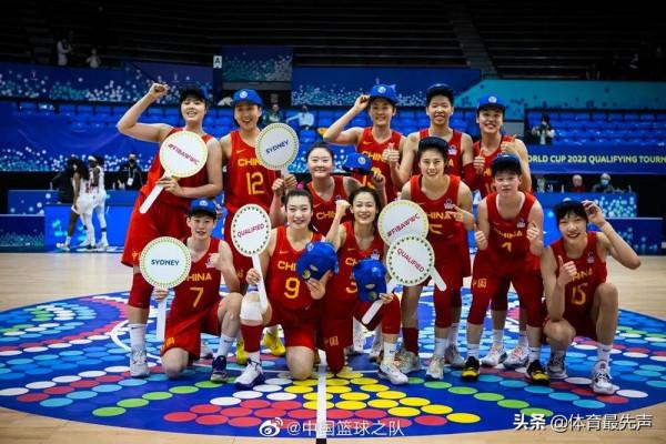 女籃姑娘們提前戴上了澳大利亞世界盃正賽帽，14人=14美女