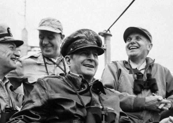 1951年，毛澤東對彭司令說：咱們倆都姓石，難道我們曾是一家人？