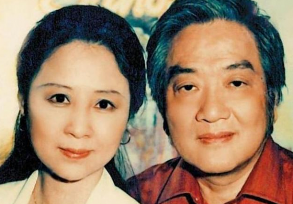 她和老師相愛併成婚，兩次懷孕都是龍鳳胎，女兒的名字人人知曉