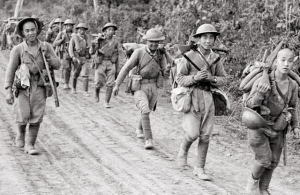 敵軍突然出現,炊事員急中生智,化解了一場災難,我軍大獲全勝 敵軍突然出現,炊事員急中生智,化解了一場災難,我軍大獲全勝