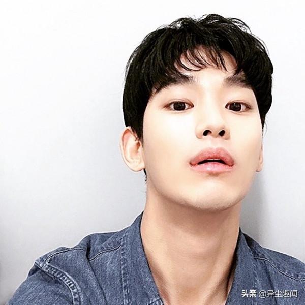 7位自拍傻瓜韓星！金秀賢網封低炒自拍王，子瑜拍照技術哭笑不得