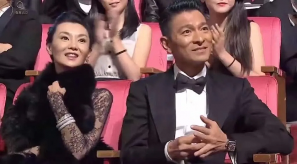 都是靠臉吃飯，憑啥她被嘲？