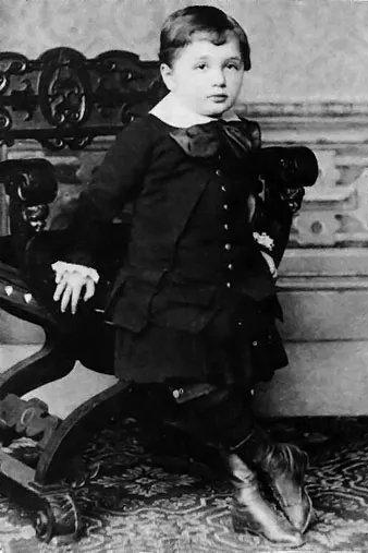 3位偉大科學家的童年故事，牛頓出生時3斤，愛因斯坦被認為是低能