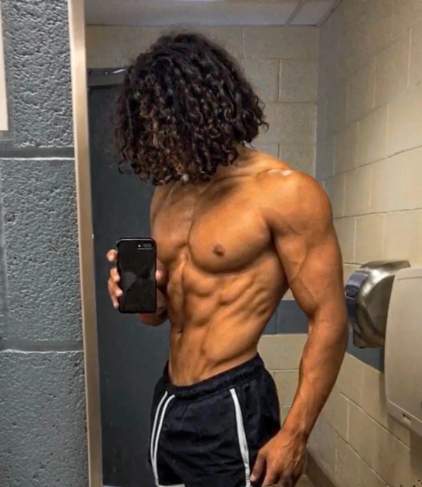 真人版人猿泰山刷屏朋友圈，這肌肉身材什麼水平？