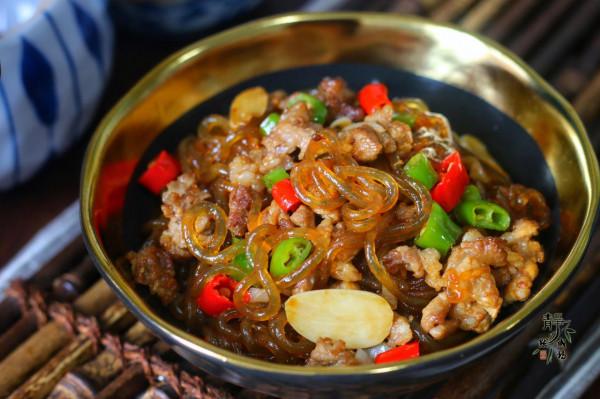 做肉末炒粉條，記住兩個關鍵點，不管放多久，粉條都不粘不坨