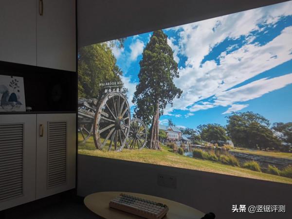 千元價格，體驗有些“超格”的智慧投影儀：萬播T6 Max深度評測