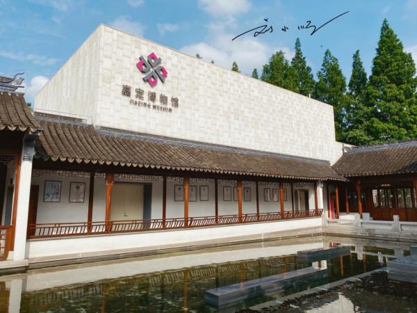 上海發展最好的郊區之一，歷史悠久、經濟發達，還與江蘇蘇州接壤